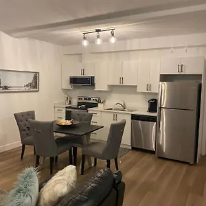 Adorable 1 Bedroom Suite- A Skip To Galloping Goose Victoria